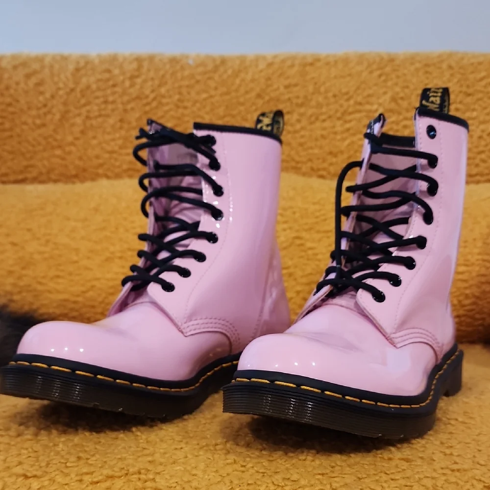 Dr. Marten 1460 Pale Pink Patent Leather Boot 10W/8.5M (US) Brand New - Picture 2 of 7